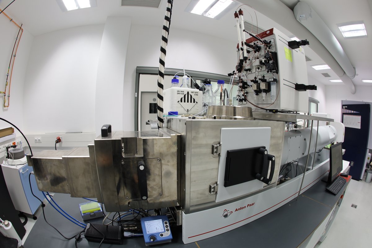Exciting SAXS Upgrade!
The MetalJet D2+ X-ray source doubles beam intensity, enabling faster measurements, SEC-SAXS, and special applications with improved signal-to-noise ratio.