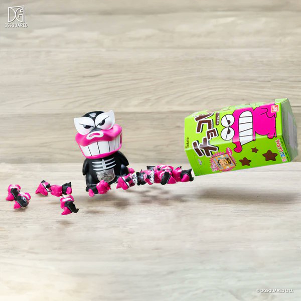 💥Shin-chan x Kamen Rider💥

Waniyama dons the Shocker Solider uniform, complete with detachable eyewear for a secret identity. Armed and ready, can he defeat Shin-chan in this fierce showdown?

#crayonshinchan #KamenRider #dgsquared