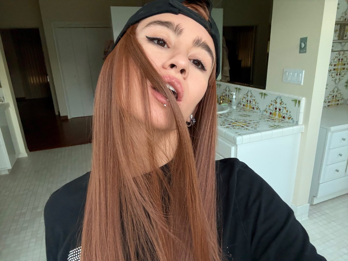 I really love experimenting with different looks, but I still can’t decide which one to choose. Could you please help me?😫😅