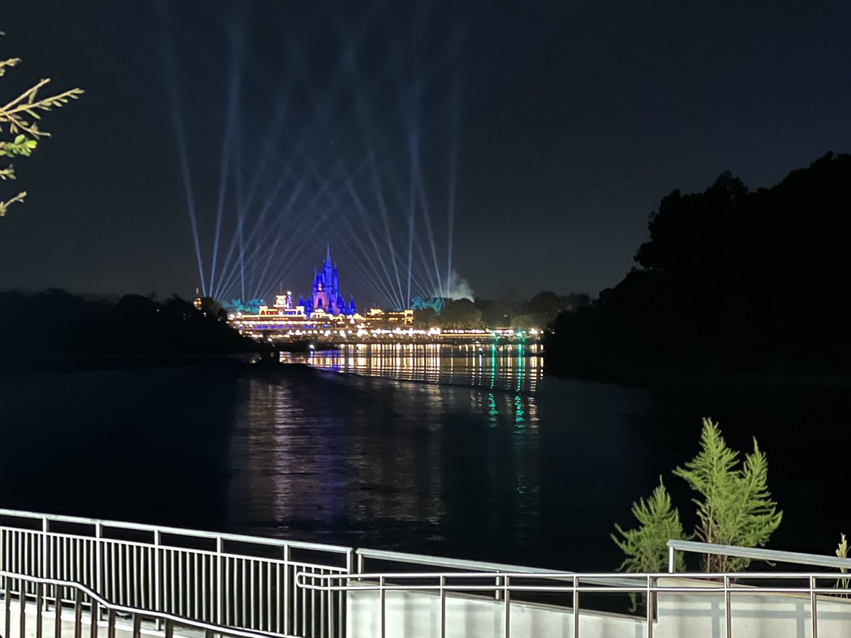 JamesIaniro's tweet photo. It’s 4 am… I’m at @DisneyParks @WaltDisneyWorld for the @GarySinise @GarySiniseFound #snowballexpress honoring the families of fallen military. This is my third year and I will always love it! I’ll be back next Tuesday for the families of fallen first responders! https://t.co/1FRedFKW0x