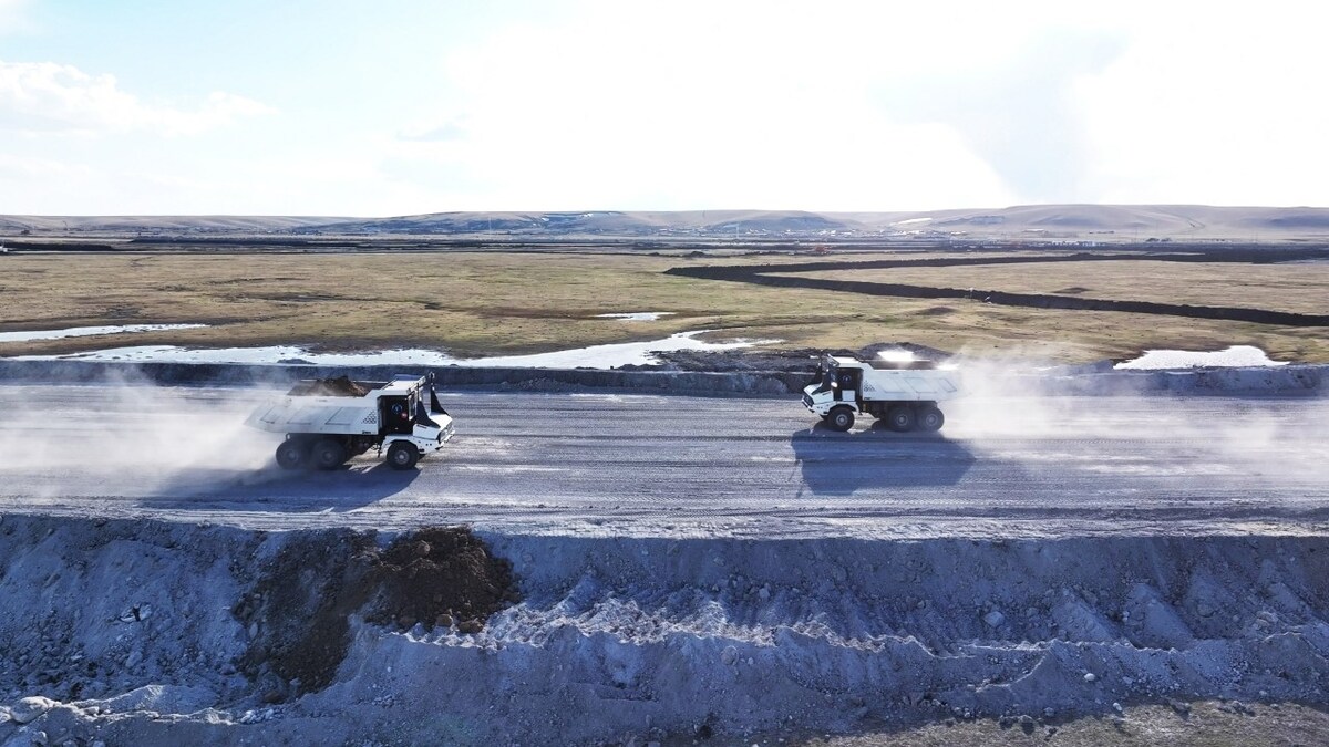 im_mining's tweet photo. At @baumaOfficial China in late November, @XCMGGroup's big reveals included version 2.0 of its 85 t #ZNK95 #cabless, #electric & #autonomous #miningtruck, which will operate at Huaneng Group's Yimin mine, plus its XE1600H hybrid hydraulic mining excavator https://t.co/J3u3K2mHm2 https://t.co/A3SJzbtldi