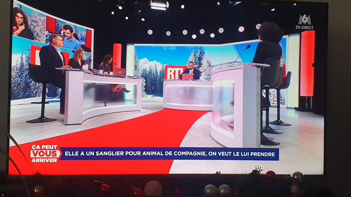 elle tweet media