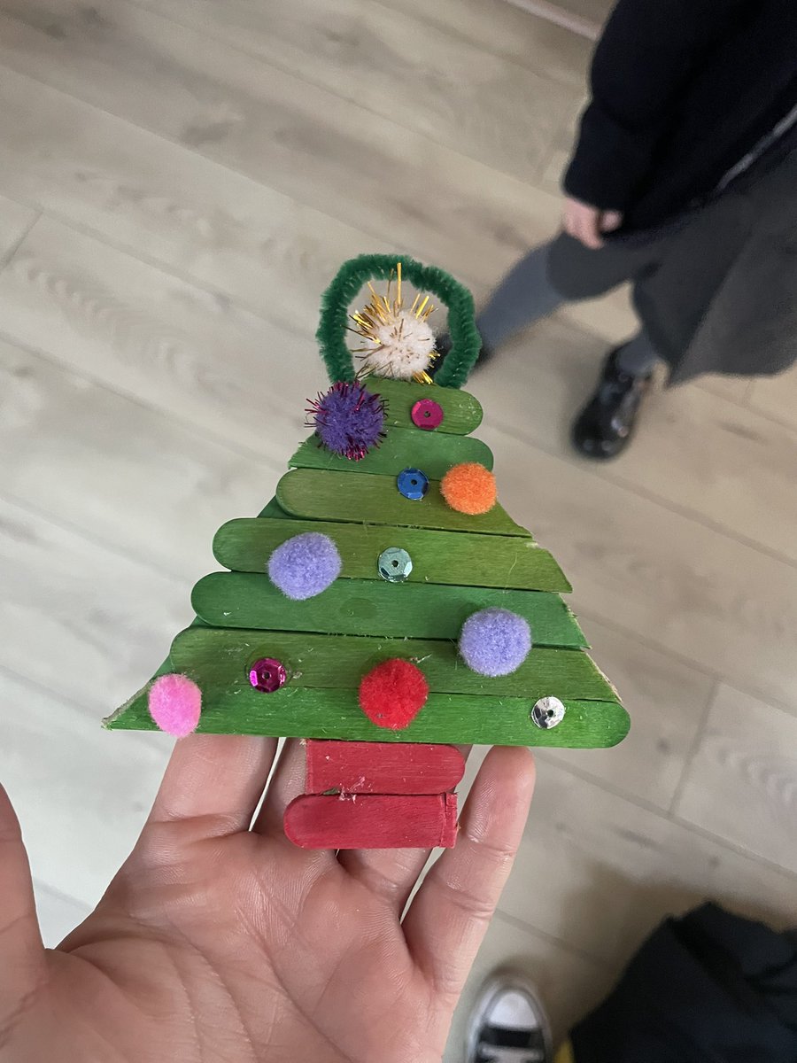DanielleLoWalsh's tweet photo. @FPS_1_Turtles
DT homework: Mabel made a decoration for her Christmas tree. #fpsyear1homeworkchallenge https://t.co/lD0d6MN1i0