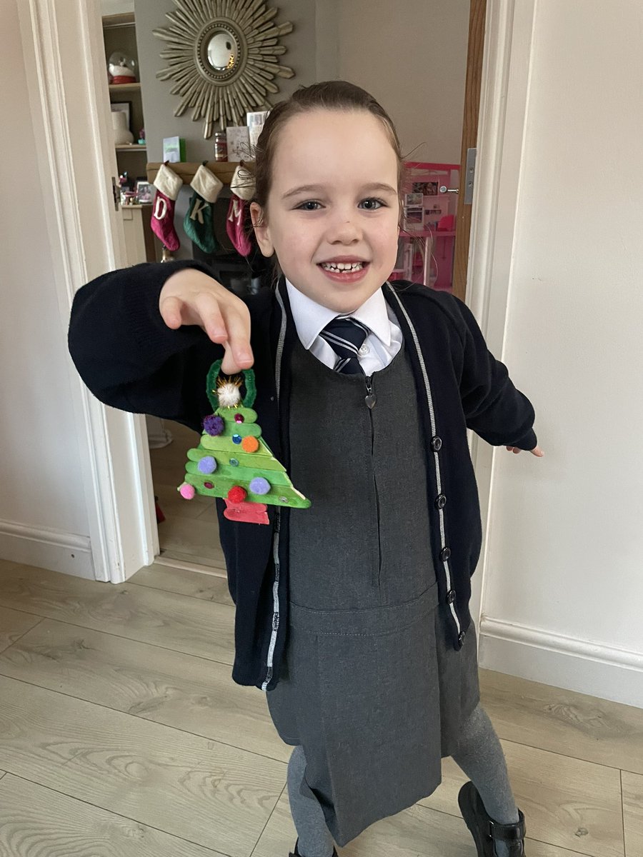 DanielleLoWalsh's tweet photo. @FPS_1_Turtles
DT homework: Mabel made a decoration for her Christmas tree. #fpsyear1homeworkchallenge https://t.co/lD0d6MN1i0