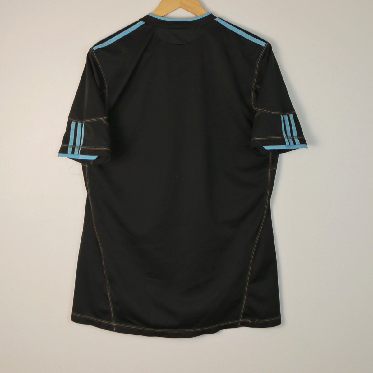 ClassicDiez's tweet photo. ✅
Olympique de Marseille 10/11 Third
Size M
Authentic Adidas
🇫🇷 

Condition: Good
Location: Kew East, Melbourne

Check out more football shirts for sale
https://t.co/krtdfbRIeC

#footballshirts #footballkits  #classicfootballshirts  #fyp #forsale #available #france #marseille https://t.co/Tb91RtaNT4