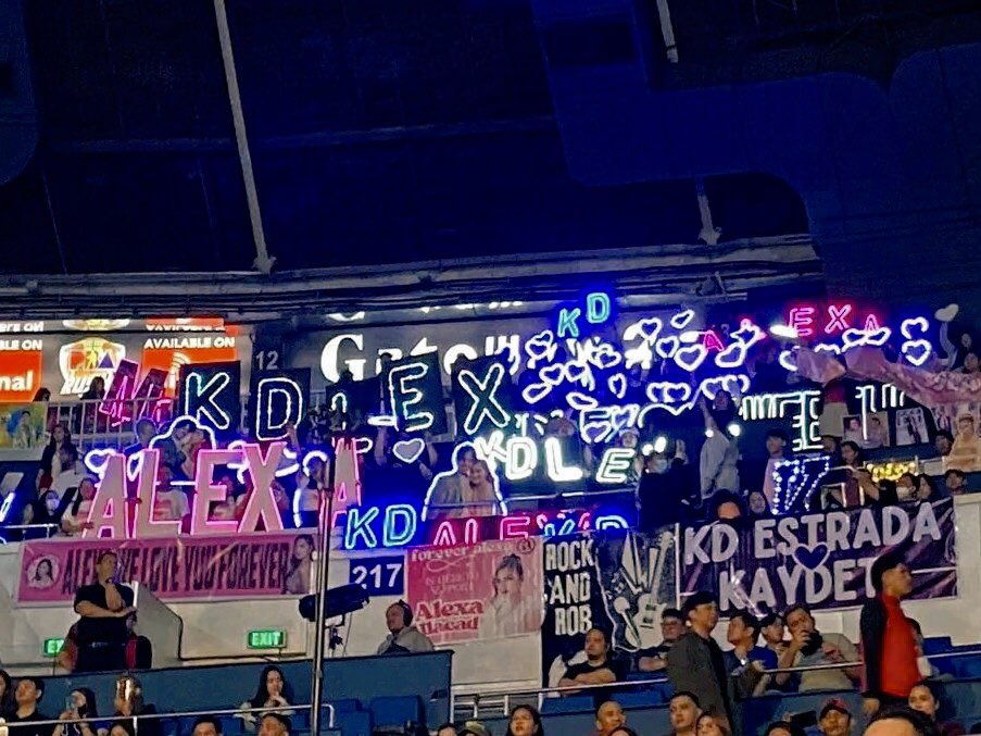 ComeWhat__May's tweet photo. Laban na Laban ang kdlex

MERRY KDLEXMAS SW8THEARTS https://t.co/Npxe33J6gM