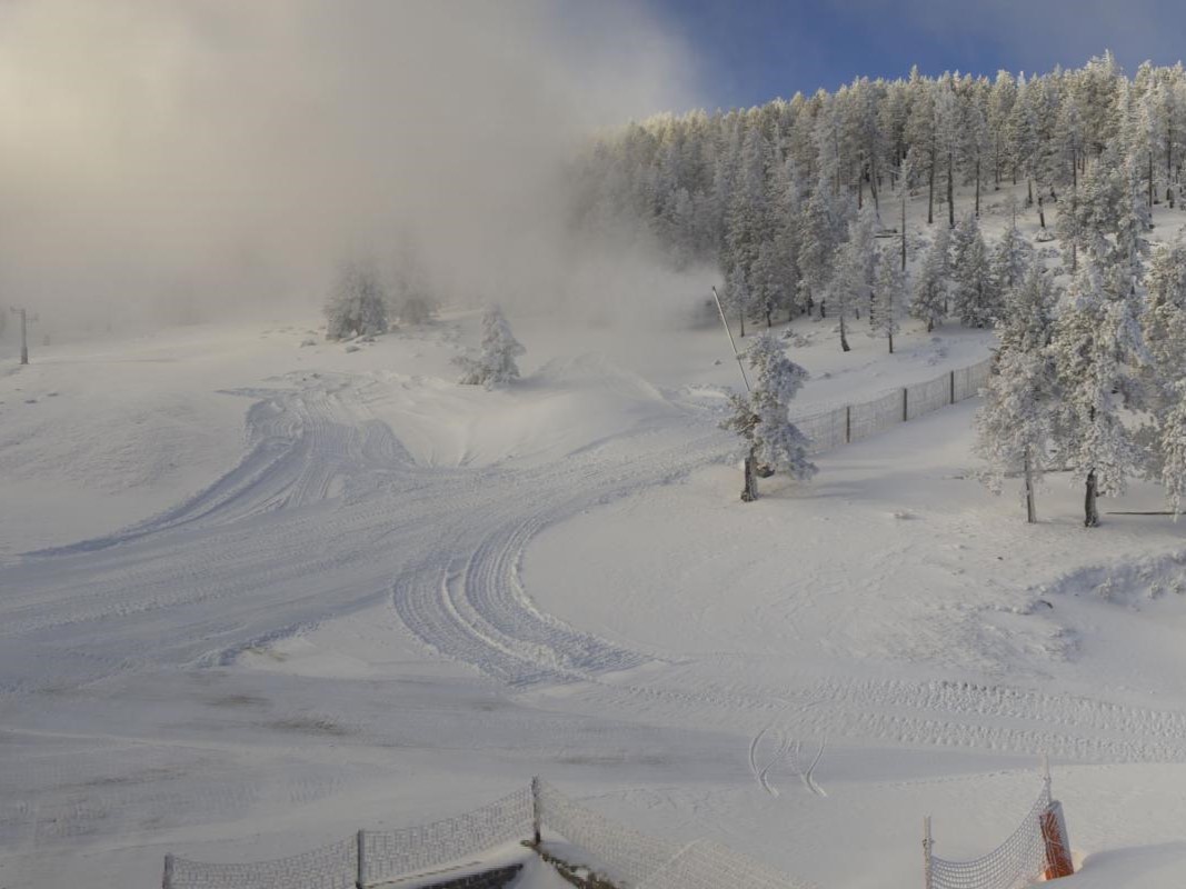 visitpallars's tweet image. Fem una ullada a les webcams de les estacions d'esquí i la panoràmica mola molt! ⛷️❄️ Bon dia! 🌄 Aviat a estrenar esquiada!
#PallarsSobirà 🚠 Captures webcam d'avui: @espotesqui , #Tavascan(@P4Estacions) , @port_aine i la Peülla @baqueira_beret . ❄️⛷️ #Esquí #EstacionsdEsquí