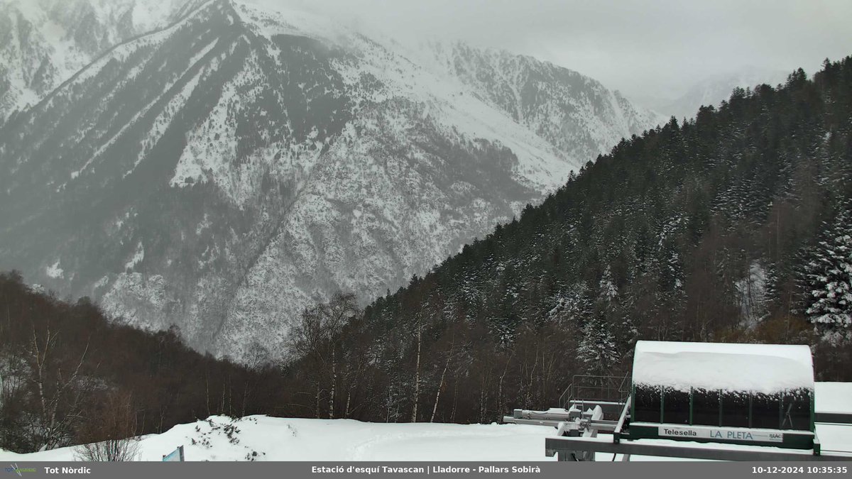 visitpallars's tweet image. Fem una ullada a les webcams de les estacions d'esquí i la panoràmica mola molt! ⛷️❄️ Bon dia! 🌄 Aviat a estrenar esquiada!
#PallarsSobirà 🚠 Captures webcam d'avui: @espotesqui , #Tavascan(@P4Estacions) , @port_aine i la Peülla @baqueira_beret . ❄️⛷️ #Esquí #EstacionsdEsquí