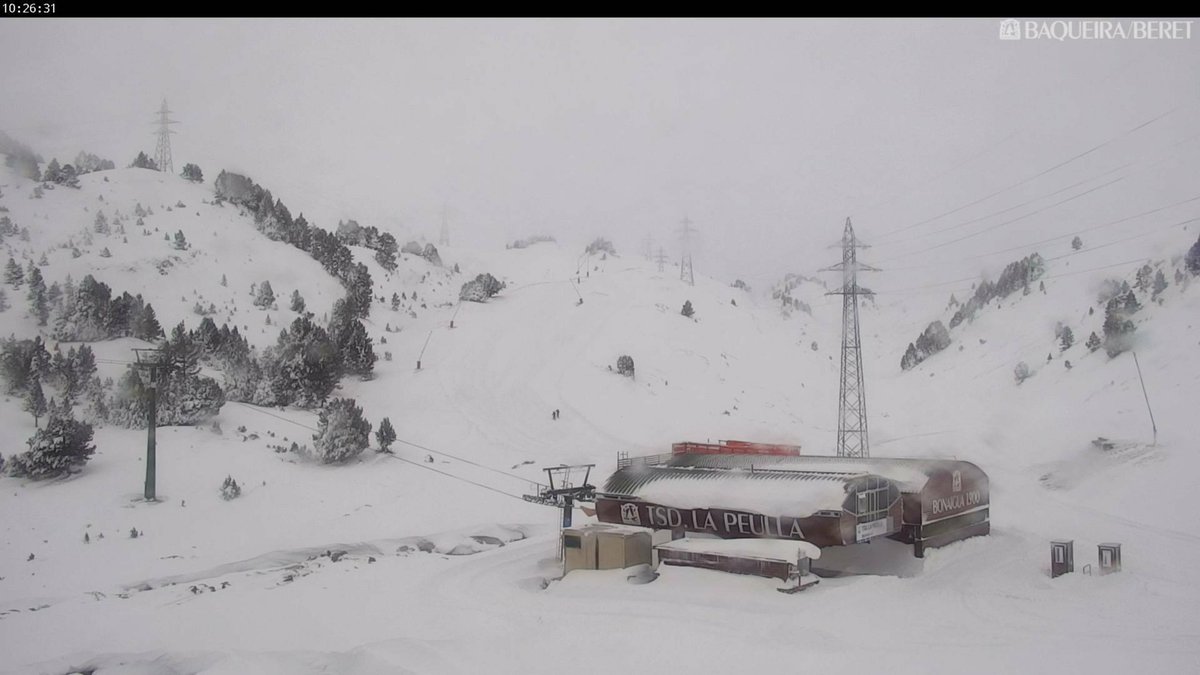 visitpallars's tweet image. Fem una ullada a les webcams de les estacions d'esquí i la panoràmica mola molt! ⛷️❄️ Bon dia! 🌄 Aviat a estrenar esquiada!
#PallarsSobirà 🚠 Captures webcam d'avui: @espotesqui , #Tavascan(@P4Estacions) , @port_aine i la Peülla @baqueira_beret . ❄️⛷️ #Esquí #EstacionsdEsquí