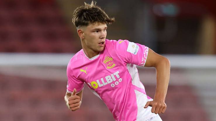 mufcMPB's tweet photo. 🚨 Manchester United are among the clubs eyeing a potential move for Tyler Dibling. Southampton have set an asking price of at least £21m. #MUFC [@caughtoffside] https://t.co/FhEsbfTtCe