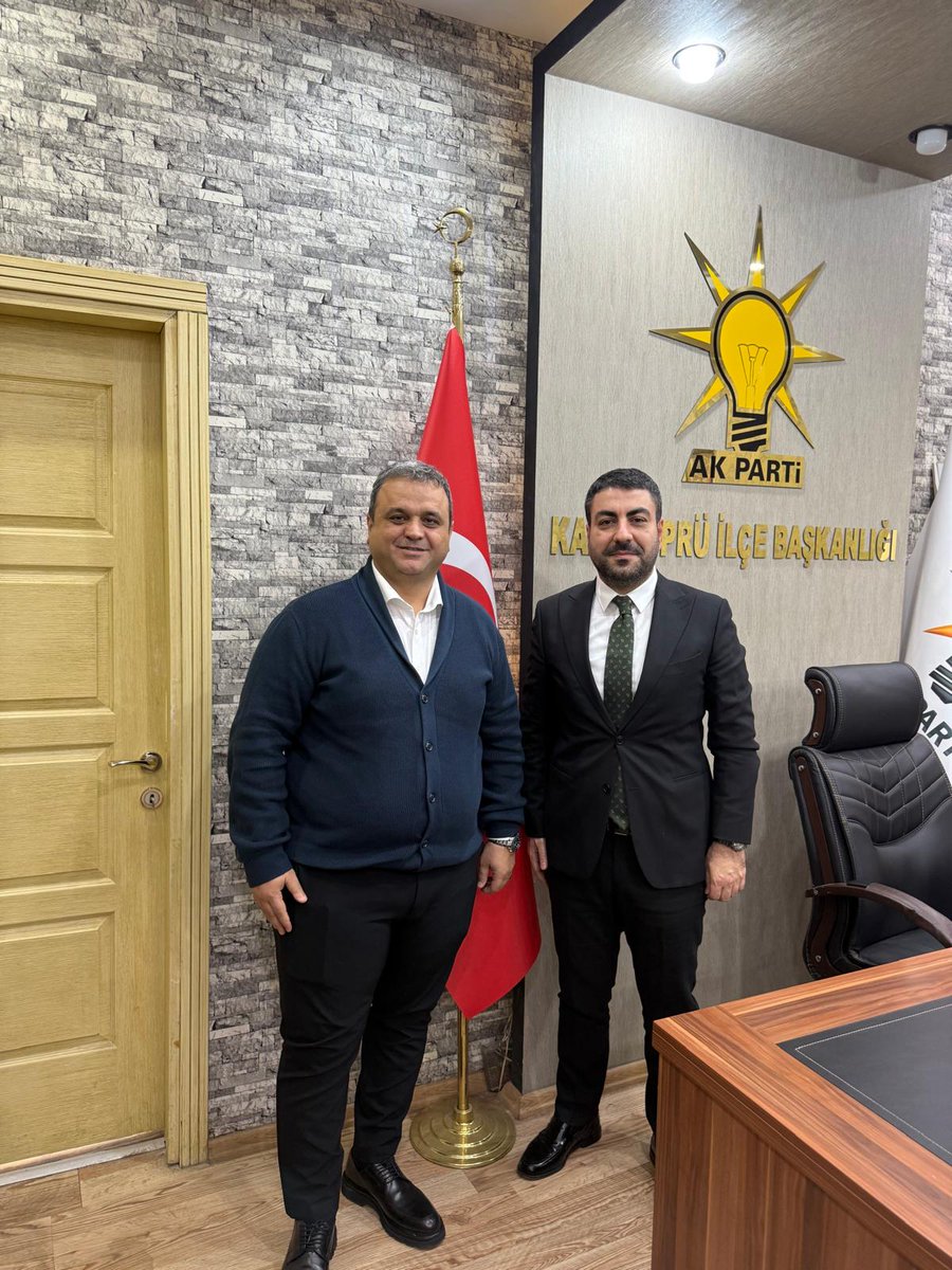 Karakopruak's tweet photo. AK Parti İl Başkan Yardımcımız Ecz.Müslüm Yüksel ;

İlçe Başkanımız Av.Orhan Çelik'e Hayırlı Olsun Ziyaretinde Bulundular.

Bu Nazik Ziyaretlerinden Ötürü Kendilerine Teşekkür Ederiz.
#SevdamizKaraköprü

@RTErdogan @erkankandemir
@Ziverozdemir @agral_abdullah @milhamigunbegi
@avorhancelik
