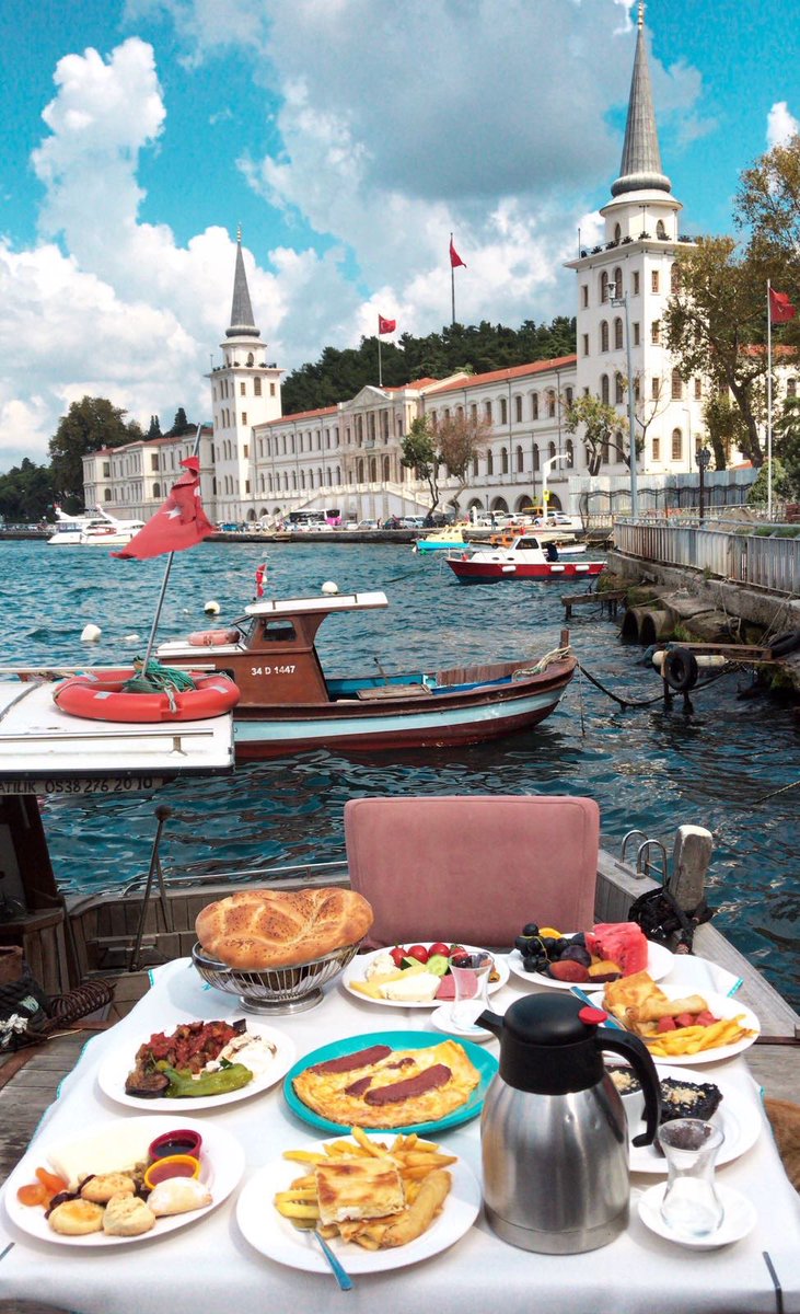 yapilacakIar's tweet photo. İstanbul’da mutlaka gitmeniz gereken kahvaltı mekanları: 🧶

1. Üsküdar, Kuleli Yakamoz Restaurant https://t.co/8PsWkO44LO
