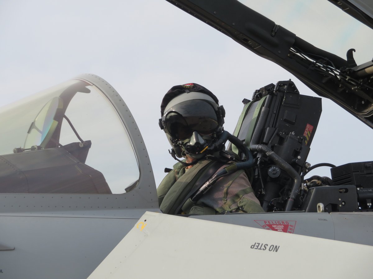 EMADmde's tweet image. Despedimos el día en el #DATPaznic, desplegado en la base militar de Mihail Kogălniceanu 🇷🇴, que ya opera con plena funcionalidad en la misión de Policía Aérea Reforzada. Comprometidos con @NATO y con la seguridad del territorio de los países aliados #MOPS @EjercitoAire