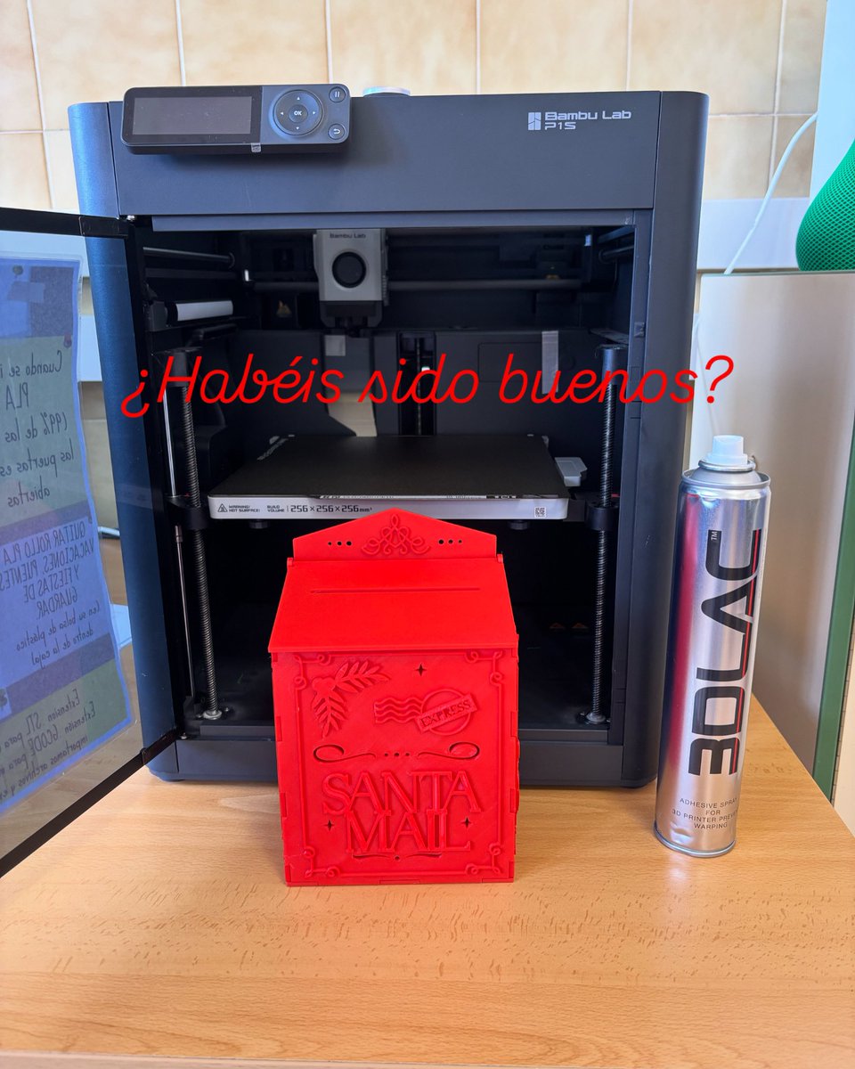 Nuestro buzón de #papanoel está listo para recibir vuestras cartas que seguro os habéis portado genial. <a href="/BambulabGlobal/">Bambu Lab</a> P1S no para y <a href="/3dlac/">3DLAC</a> nos ayuda en cada impresión. <a href="/educacyl/">Educación JCyL</a> <a href="/cfiebenavente/">cfiebenavente</a> <a href="/CompDigEdu_ZaBe/">CompDigEdu_ZaBe</a> <a href="/crfptic/">CRFPTIC</a>