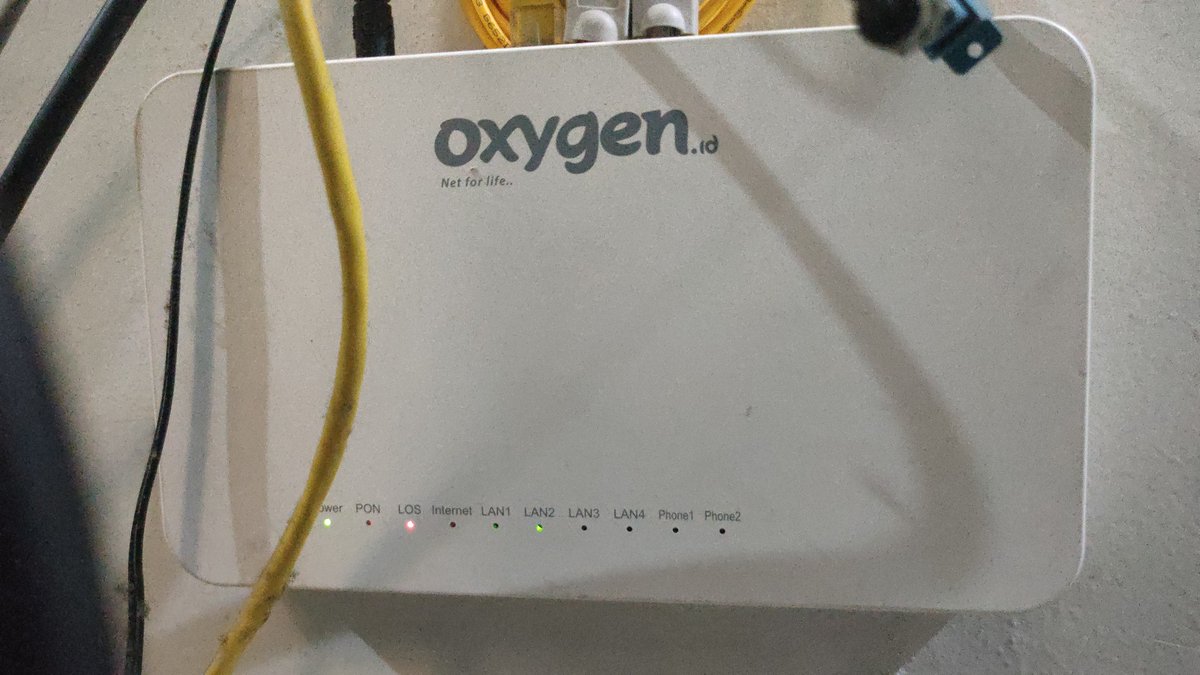 chandelele's tweet photo. kalo lampu LOS nyala merah gini diapain nih min? @oxygenidhome https://t.co/kz2N55GyYZ