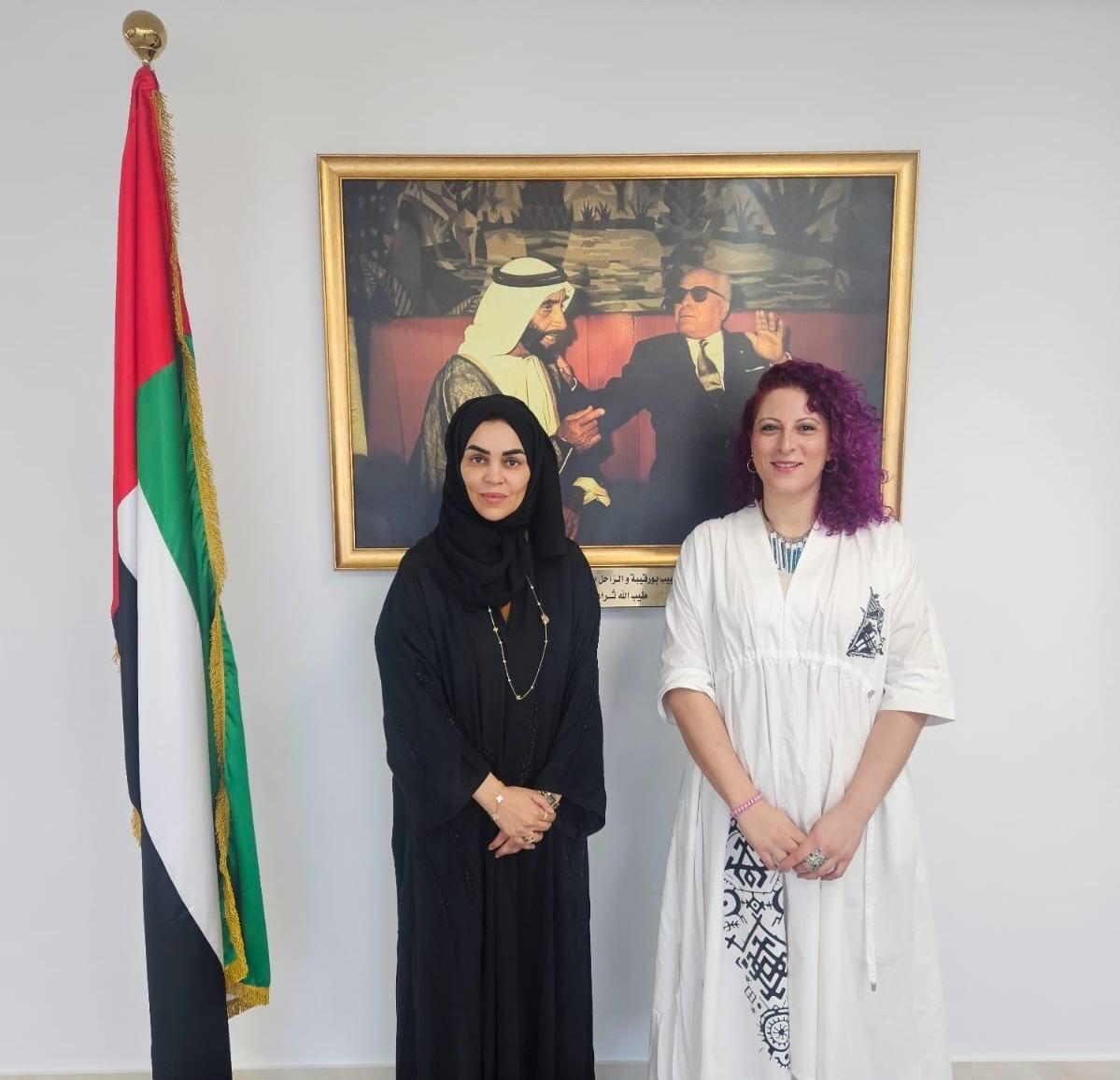 UAEEmbassyTunis's tweet photo. التقت سعادة الدكتورة إيمان أحمد السلامي سفيرة دولة الإمارات العربية المتحدة لدى الجمهورية التونسية، بالسيدة خديجة معالج مديرة مشروع إفريقيا. وكان اللقاء فرصة لتأكيد الدور الإيجابي الذي يلعبه الاعلام في دعم العلاقات الثنائية الاماراتية التونسية كما تم بحث سبل التعاون بين الجانبين 🇹🇳🇦🇪

Son Excellence, Dr Eman Ahmed Al Salami, Ambassadrice des Émirats Arabes Unis auprès de la République Tunisienne, a rencontré Madame Khadija Maalej, Chef Senior du projet d'Afrique du Nord. Cette rencontre a été l'occasion de souligner le rôle positif des médias dans le renforcement des relations bilatérales entre les Émirats Arabes Unis et la Tunisie. Par ailleurs, les deux parties ont exploré des opportunités de coopération future 🇹🇳🇦🇪