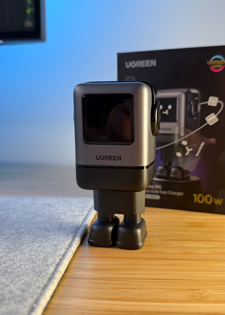 AlexReframe's tweet photo. 🎁 #CONCOURS 🔥 

3 Chargeurs UGREEN Uno RG 100W à gagner ! 

Pour participer : 

1️⃣ Suis @UgreenFR et @AlexReframe 
2️⃣ Like et partage ce post 
3️⃣ Mentionne 2 amis qui aimeraient aussi gagner ce chargeur !

Tirage au sort des 3 gagnants dans une semaine :) le mardi 17 décembre 2024 ! Bonne chance 🍀 ! Surveillez vos MP 👀

Le UGREEN Uno RG 100W est un chargeur USB-C au look de robot mignon. Il permet de charger rapidement plusieurs appareils comme un smartphone, un MacBook Pro 16" à 43%% en 30 minutes etc. 
Il a 3 ports USB-C et un port USB-A. Un petit écran TFT en façade donne des formations sur l’état de la charge grâce à plusieurs expressions amusantes. J’ai fait un un format court sur le produit si vous voulez voir à quoi ça ressemble !
(Collaboration Commerciale)