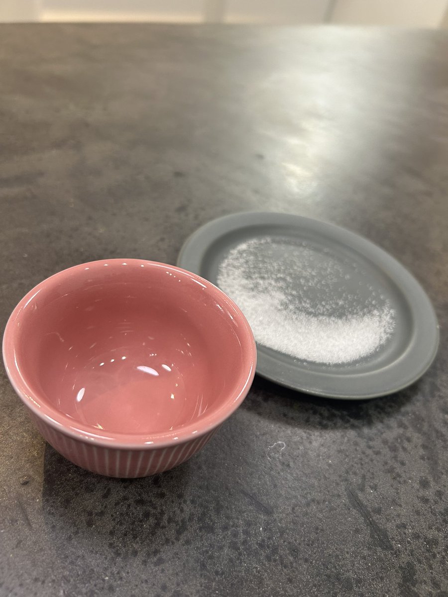 ABOUTUSCOFFEE's tweet photo. 【視覚と触覚と味覚】
コーヒーって、実は味だけじゃなく、視覚や触覚にも大きく影響されるんですよ☕️✨

例えば、ピンクのカップだとまったりとした甘さが引き立ち、黄色だと爽やかな酸味が感じやすくなります🌸

そして、触る素材でも印象が変わります！紙やすりを触りながらだとラフな口当たりに、 https://t.co/6iYuSemzEA
