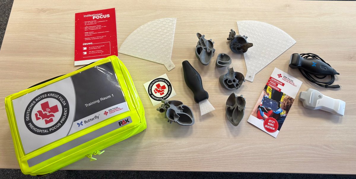DRK_FuldaPocus's tweet photo. Am Wochenende hat unser @AdrianBoehm noch fleißig unseren #POCUS Kurs mit-unterrichtet, und Montag Abend hat er Kolleg:innen aus Aachen das Projekt vorgestellt.

Von dort wurde uns berichtet, dass sich manche NotSan eine Sonde ausleihen zu ihrem RTW Dienst. 🥰

🚑🦋 https://t.co/ws4CkOZLjH