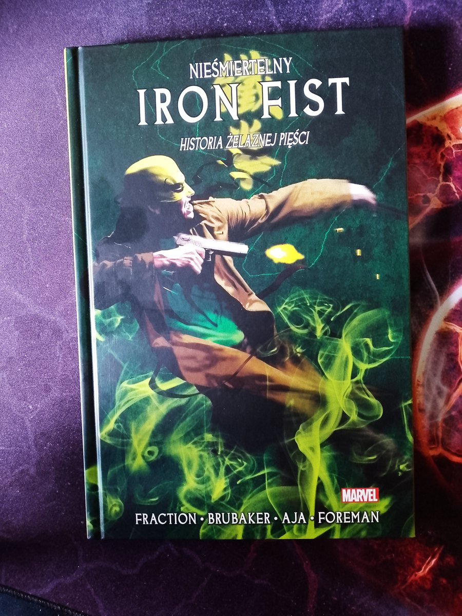 pop_kulturowy's tweet photo. Czy Ed Brubaker i Matt Fraction w trzecim tomie serii Nieśmiertelny Iron Fist pokazali swój kunszt do którego przywykli ich fani? Można się o tym przekonać czytając naszą recenzję. #recenzja #komiks #comics #MuchaComics
https://t.co/iCneFtoIyI https://t.co/y72oBtxGGr