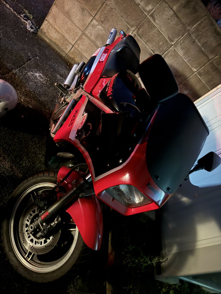 nV1tjNPx0o3SYNt's tweet image. 部品が出なかったので、修理不可だった
会社の先輩のKRを工場から先輩の家まで自走してきました！
全然エンジンかかんなくて、鬼キックでした😭
最終的にパーツクリーナーでかかったからよかったけど、クラッチも固まってて色々大変だった笑

 #KR250  #kawasaki