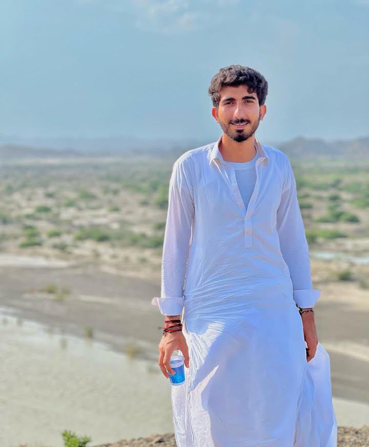 shiraz_baloch's tweet photo. Doda and Muzamil have final exams on December 12.During previous enforced disappearance, Doda lost an academic year as he was held in a torture cell during exams. These youth, future of Baloch nation needs to be protected.
#SaveBalochStudents
#EndEnforcedDisappearances https://t.co/OJQlNQLt88