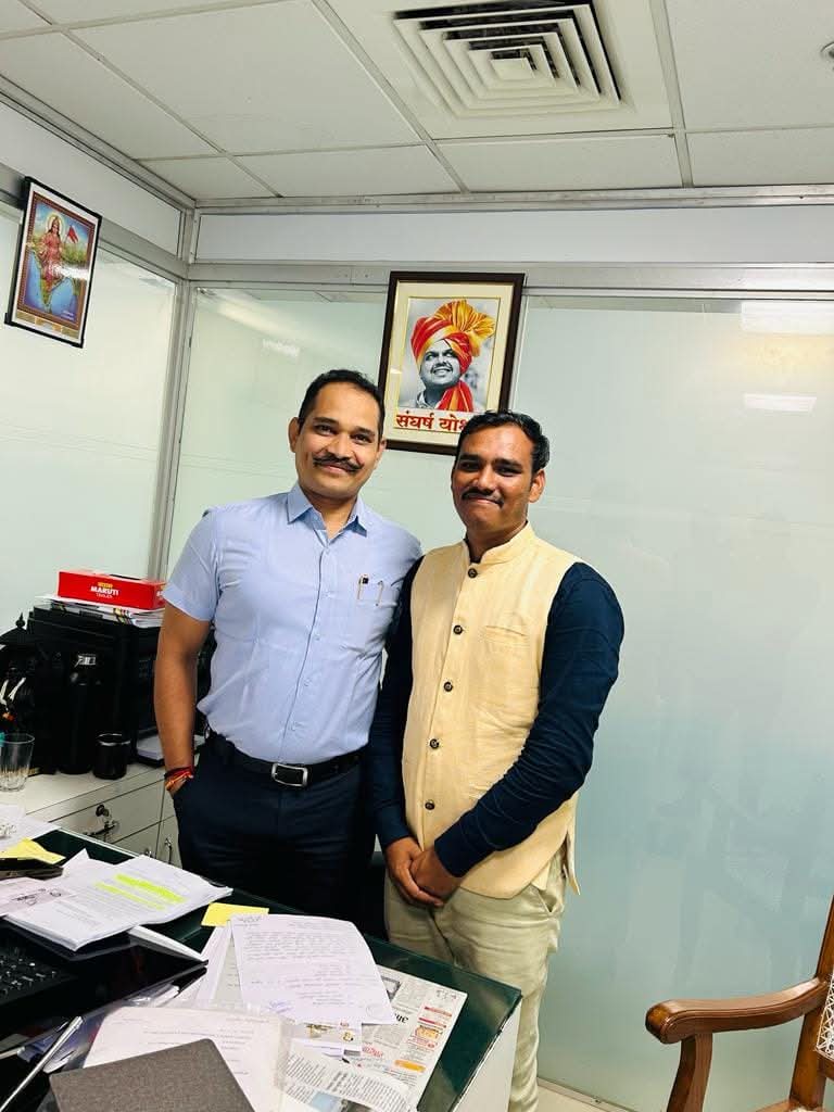 AnandGoskii's tweet image. मार्गदर्शक मा अमोलजी पाटणकर दादा साहेब यांची महाराष्ट्र राज्याचे मुख्यमंत्री मा.ना. श्री.देवेन्दजी फडणवीस साहेब यांच्या OSD पदी नियुक्ती झाल्याबद्दल हादिक हार्दिक अभिनंदन 💐💐🙏🏻💐💐

#anandgoskiSolapur

#DevendraFadnavisForCM 

#Devendra
#devendrafadnavisformaharashtra