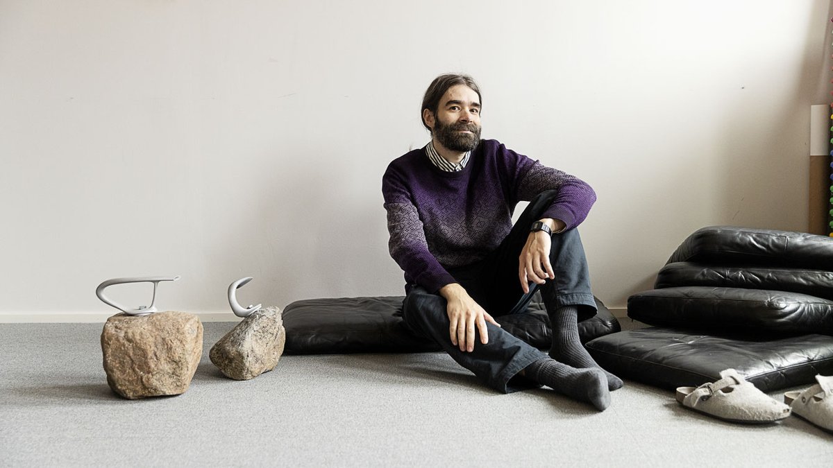 Totuudenmukainen data on palkitun informaatiomuotoilija Jonatan Hildénin (<a href="/jhilden/">Jonatan Hildén @jhilden@vis.social</a>) työn lähtökohta. Hän visualisoi tietoa helposti lähestyttävään muotoon, jotta se olisi mahdollisimman monen saavutettavissa. 💯 #luovantyönasialla
📷 Riitta Supperi
kopiosto.fi/kopiosto/infor…