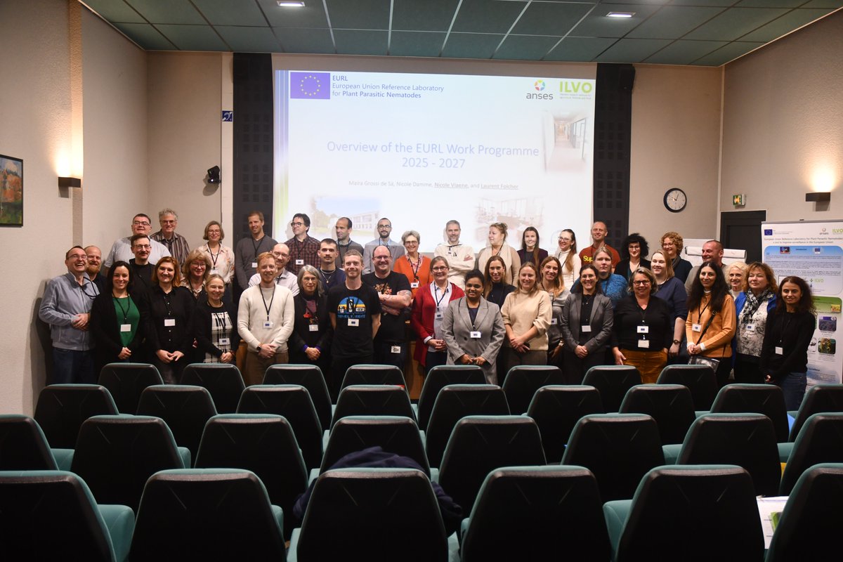 NEMEMERGE's tweet photo. #NEMEMERGE attracts attention at the 5th Annual #EURL Workshop for Plant Parasitic Nematodes💯

Barbara Geric Stare from @KISinstitut presented the project and its activities. Representatives expressed interest in being informed about the results. 

Moreℹ️https://t.co/RzXN2xXUxl https://t.co/L3ymcIbs75