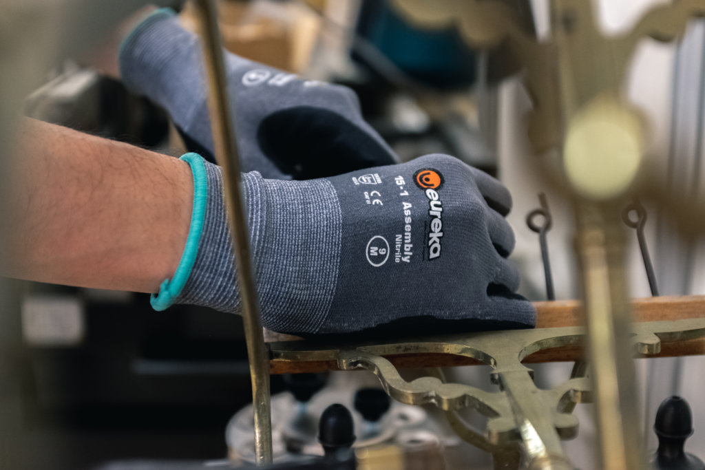 EurekaSafety's tweet photo. Eureka's assembly gloves are designed to improve grip and protect workers against scrapes and scratches.

If your work environment is cold or outside, winter models are available.

🔗 https://t.co/8ec7cYg7IF

Contact us at eureka@berger.se for expert #PPE advice. https://t.co/48FSb4Yy5F