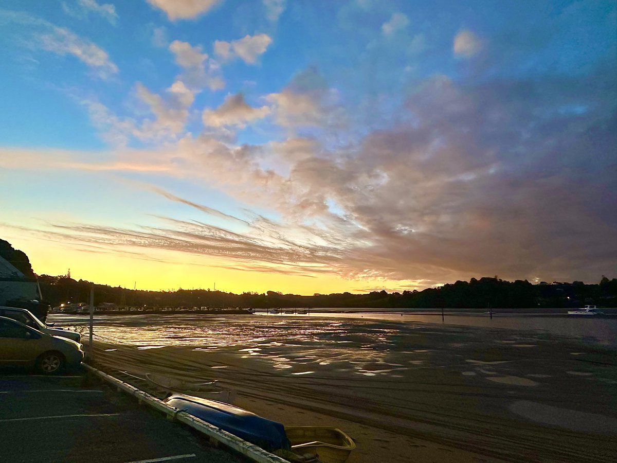 carlitahhh21's tweet photo. Just another evening #newzealand #sandspit https://t.co/XzjxYN3AlS