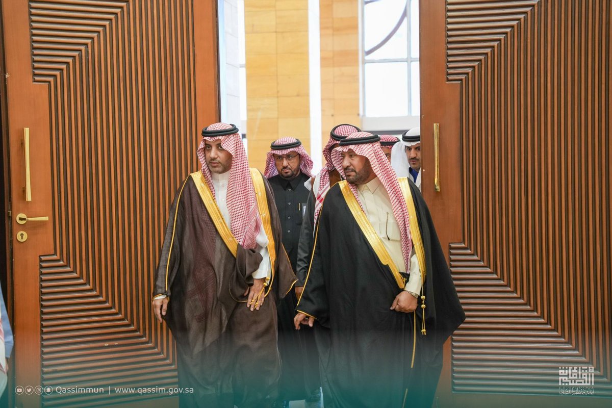 Qassimmun's tweet photo. أمين منطقة #القصيم م. محمد المجلي يستقبل وكيل الوزارة @saudimomrah للأنظمة والشؤون القانونية أ. خالد الدغيثر والوفد المرافق له، وتم خلال اللقاء عقد اجتماع بحضور قيادات #أمانة_منطقة_القصيم للاطلاع على الخطة التطويرية لوكالة الأنظمة والشؤون القانونية. https://t.co/wIkRJ2MFIx
