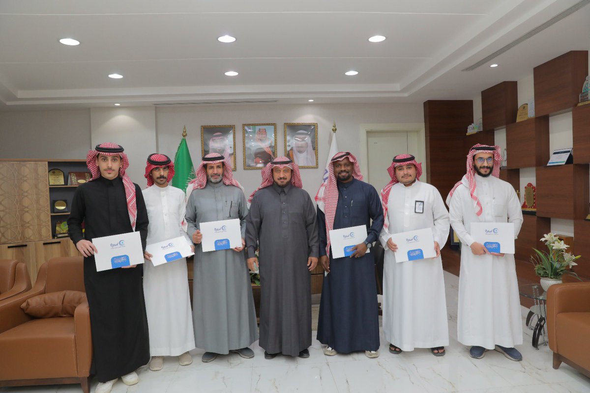 osrahsa's tweet photo. تكريم |

احتفاءً بما بذلوه ومساهماتهم التطوعية.
مدير عام #جمعية_أسرة ومديرة الإدارات والمراكز النسائية أ. ليلى العميرني
يكرمان المتميزين من المتطوعين والمتطوعات لعام 2024م. https://t.co/QY98IsgAwX