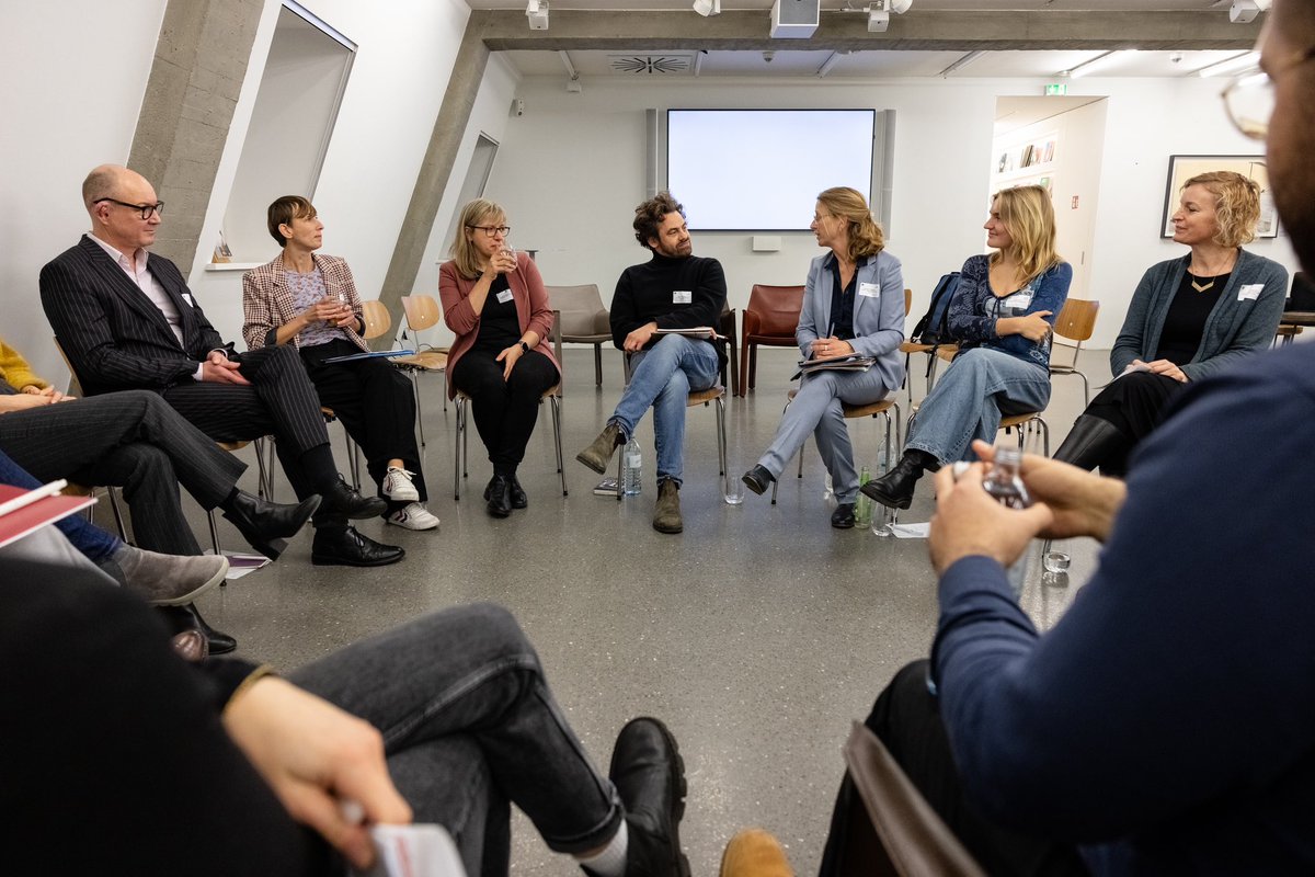 demokratieghst's tweet photo. Immer mehr Unternehmen übernehmen Verantwortung für die Demokratie. Beim Netzwerktreffen unseres Business Council for Democracy #BC4D kamen viele von ihnen zusammen, um Best Practices auszutauschen und gemeinsam weiterzudenken. Herzlichen Dank an @DeutscheBank und alle anderen Partner für den Input und das Engagement!