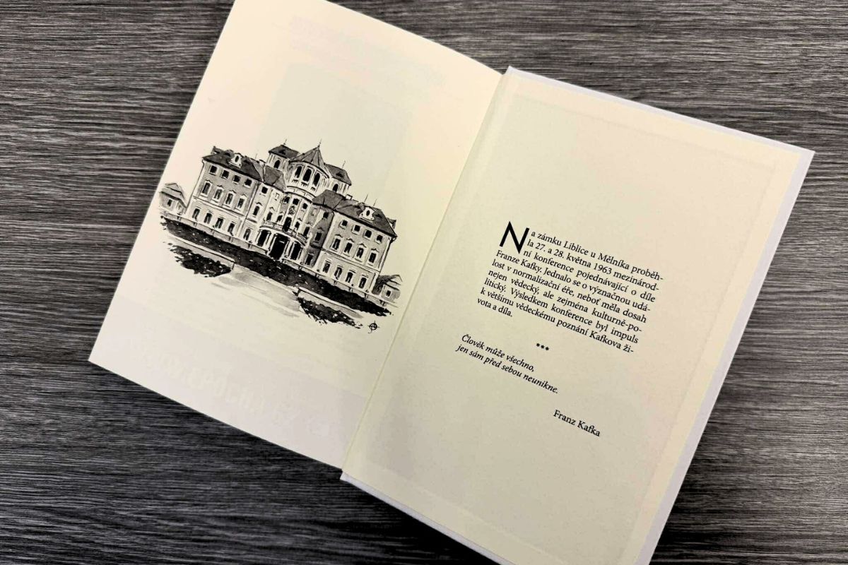 V obchodech již můžete zakoupit antologii Proměny Kafkovy Prahy, jejíž povídky od dvanácti českých autorů otřesou vaší myslí. Jak by taky neotřásly, když jsou inspirovány odkazem pražského literáta a mistra existencialismu Franze Kafky.🎄
epocha.cz/kniha/vaclav-k…