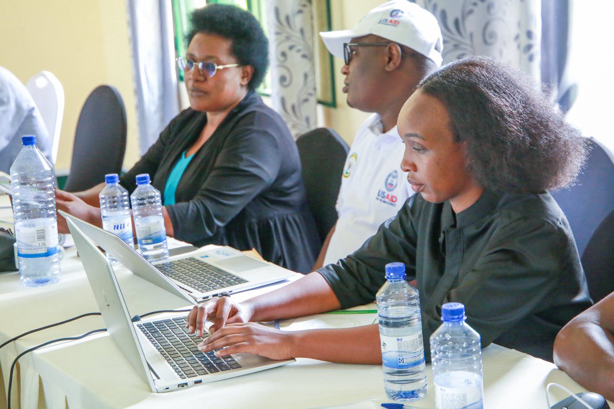 Inteko y'Umuco | Rwanda Cultural Heritage Academy (@intekoyumuco) on Twitter photo Mu izina rya <a href="/WVRwanda/">World Vision Rwanda</a>, Gervais Mabano, Umuhuzabikorwa w’Ihuriro rya <a href="/SomaRwanda/">Soma Rwanda</a>, yashimye iki gikorwa aboneraho kuvuga ko amahugurwa nk’aya azahoraho kugira ngo serivisi zitangirwa mu masomero y’abaturage zirusheho gutera imbere. #MpaUmwanyaNsome Mu izina rya <a href="/WVRwanda/">World Vision Rwanda</a>, Gervais Mabano, Umuhuzabikorwa w’Ihuriro rya <a href="/SomaRwanda/">Soma Rwanda</a>, yashimye iki gikorwa aboneraho kuvuga ko amahugurwa nk’aya azahoraho kugira ngo serivisi zitangirwa mu masomero y’abaturage zirusheho gutera imbere. #MpaUmwanyaNsome