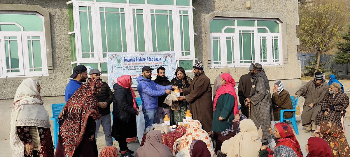 IcarIgfri's tweet image. With the mission, #towards fodder plus India, IGFRI RRS Srinagar organised one day Awareness cum Training Programme today on 10th December  2024, on Forage Technologies  and Grassland Management for enhanced Livestock Productivity under Tribal Sub Plan at Choontwaliwar, District