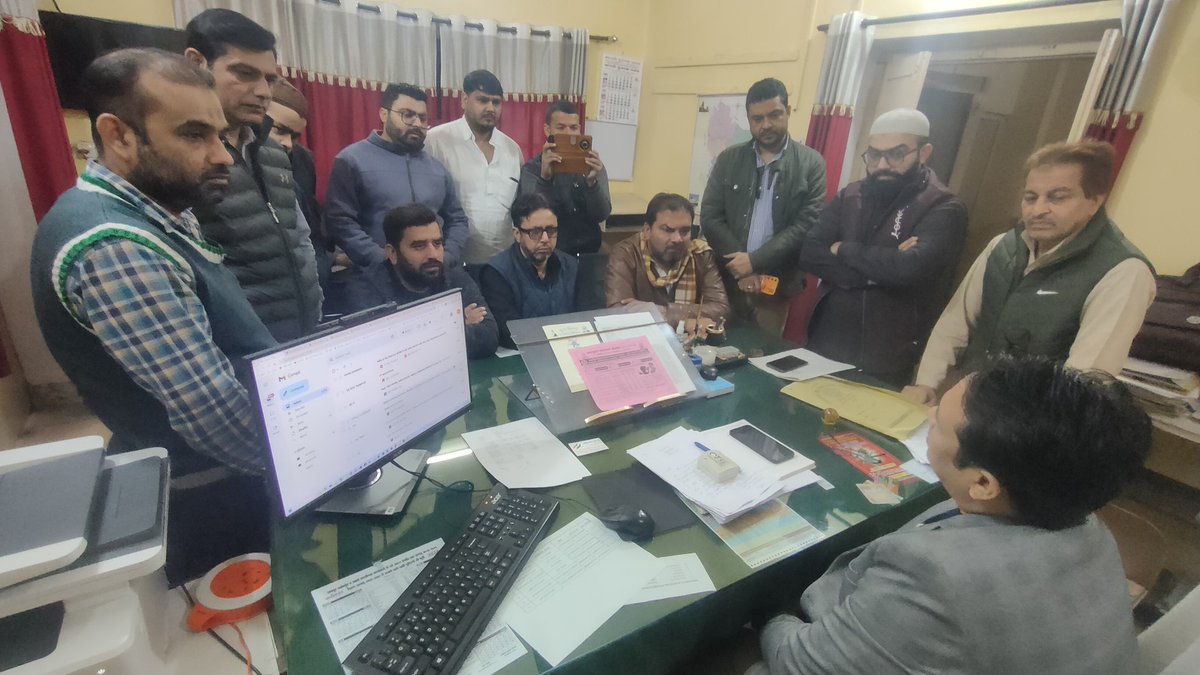 उत्तर प्रदेश शासन द्वारा लागू की गई एकमुश्त समाधान योजना हेतु  विद्युत वितरण खण्ड प्रथम रामपुर के अंतर्गत अधिशासी अभियंता विद्युत वितरण खंड प्रथम रामपुर द्वारा जनपद रामपुर के गणमान्यों को ओटीएस की जानकारी दी गयी । @mdpvvnl <a href="/PVVNLHQ/">Pashchimanchal Vidyut Vitran Nigam Ltd</a> <a href="/UPPCLLKO/">UPPCL</a> <a href="/pvvnlrampur/">PVVNL Rampur</a> #ots2024