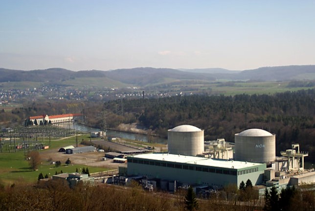 janhaverkamp's tweet photo. #LifetimeExtension of #nuclear costs. #Switzerland's and world's oldest running nuclear power plant Beznau took 2.5 Bln€ in upgrades over its lifetime. It now gets 4 more years before final shut-down in 2032 and 2033. Is that really a risk worth taking? https://t.co/5mXI8iuXkg https://t.co/q9N1GzJj7w