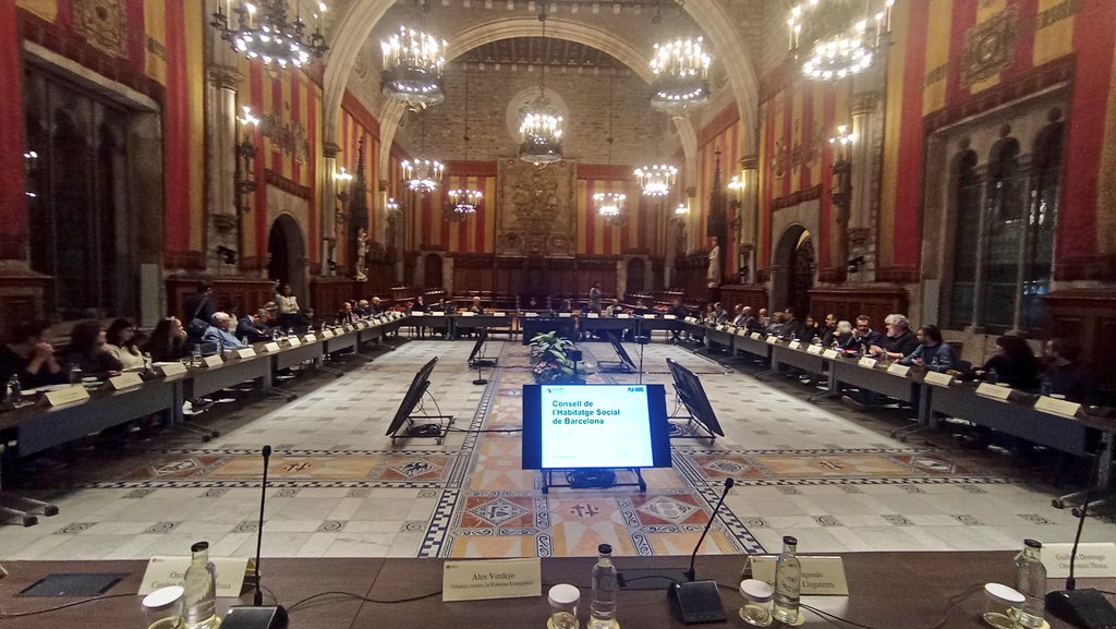 APE_Cat's tweet photo. 🔴 Ahir vam participar, una vegada més, en la sessió plenària del Consell de l'Habitatge Social de Barcelona.

📍 Vam demanar la paraula per recordar que els Punts d'Assessorament Energètic (PAE) continuen infradotats i que cal ampliar-ne el pressupost.

#NiSetNiFredNiFoscor https://t.co/hoqYAoeMgZ