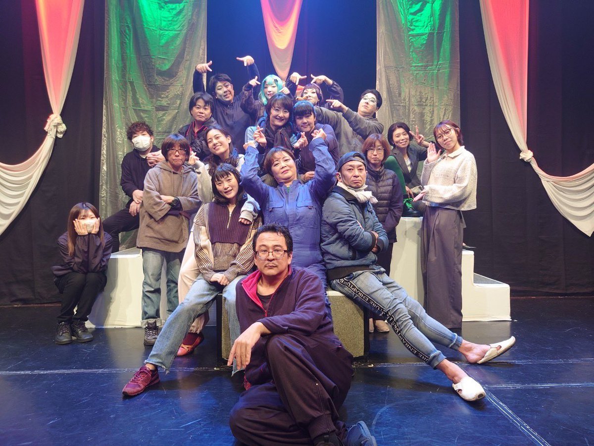 nicchi_yupei's tweet photo. 劇団可燃物
『サンタが家にやってくる2024』
終幕いたしました！
ご来場誠にありがとうございました✨

可燃物5年ぶりの公演、たくさんの方々に支えていただきました。関わってくださった全ての方々に感謝を申し上げます。幸せな時間でした。最高のクリスマスプレゼントをありがとうございました❤️🎁❤️ https://t.co/5bZnp4Y0yg