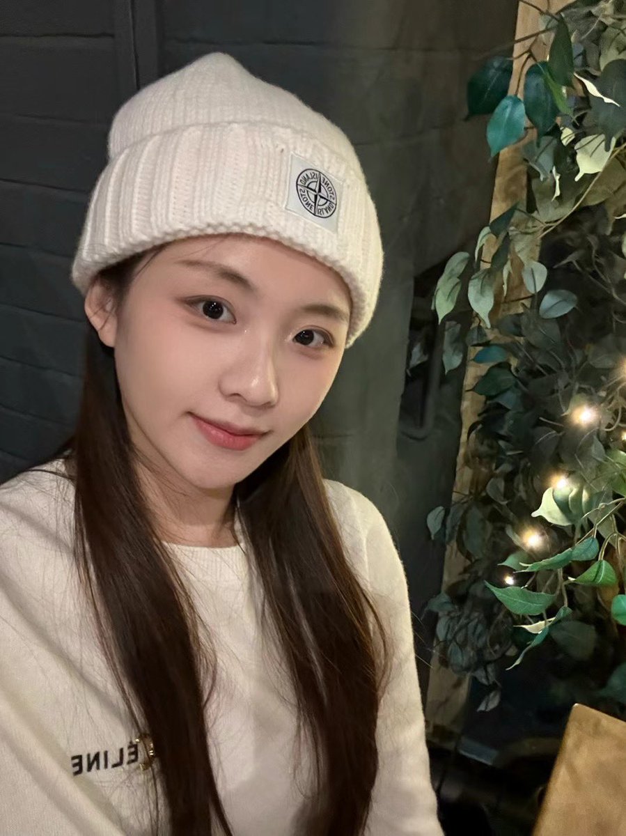 Demons578's tweet photo. 莫西莫西
又要到一年一度的圣诞节啦🤩 #女大学生 https://t.co/wSxIQIct7s