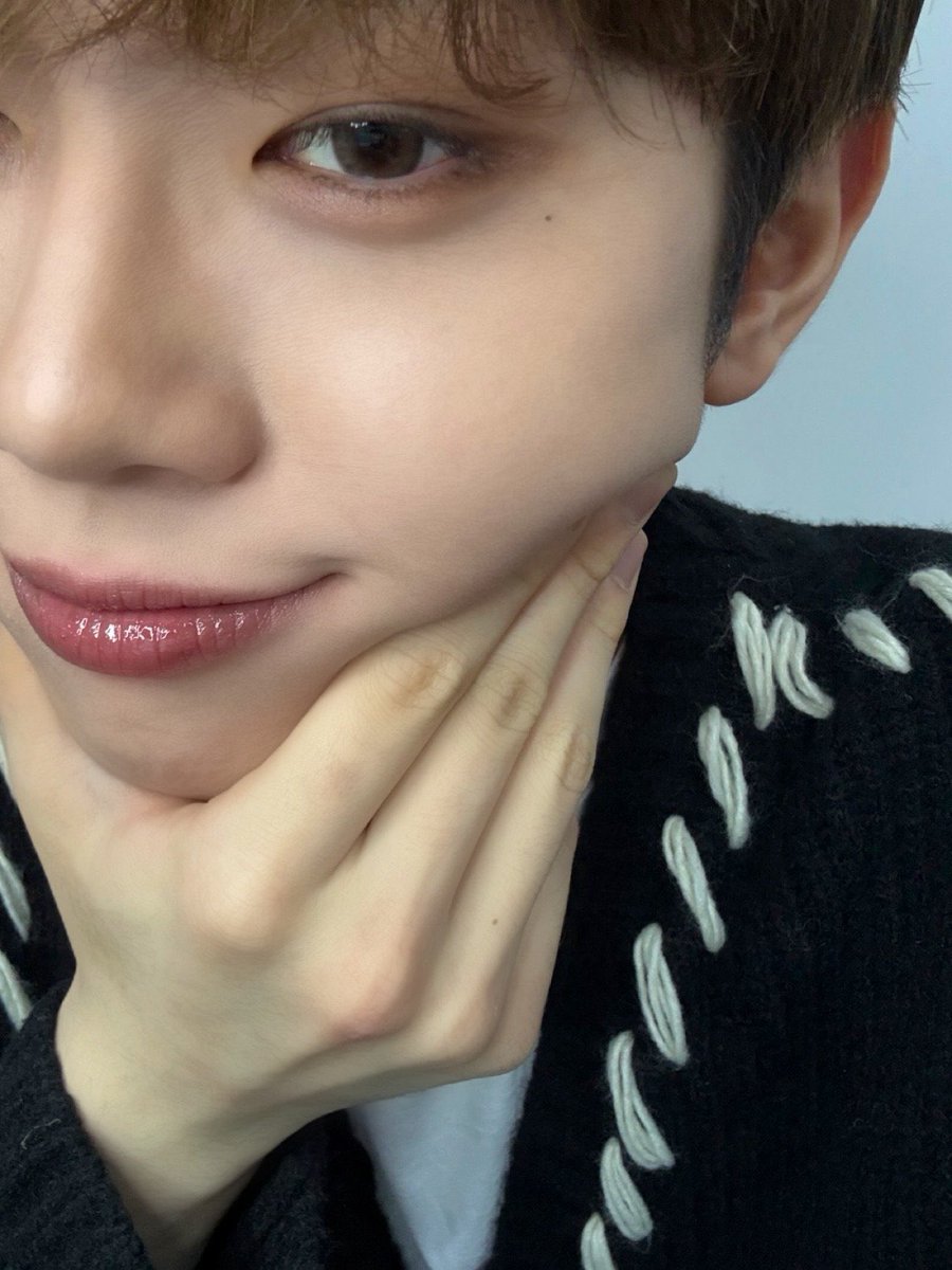 진짜 볼 한번만 콕 찔러보고싶다..