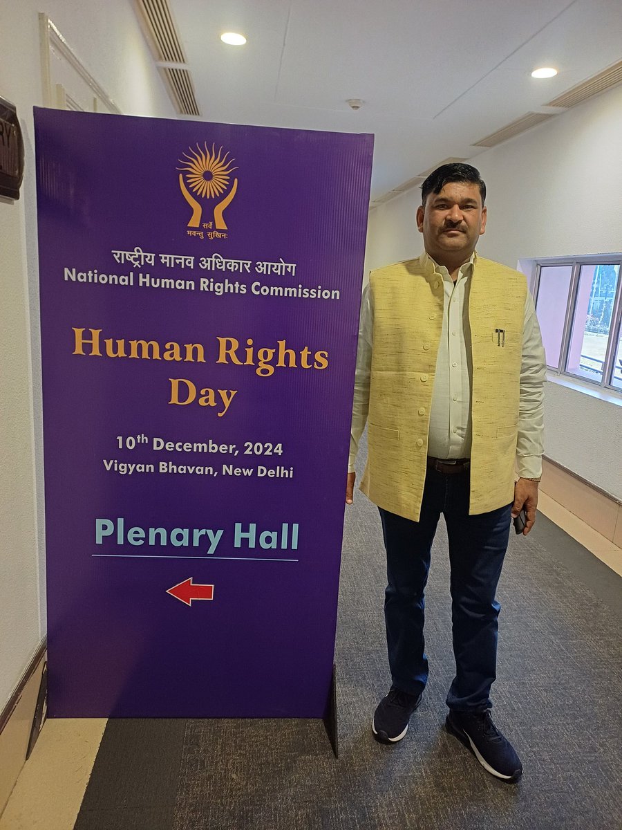 rajeev0171981's tweet photo. @ShombiSharp 
आज अंतराष्ट्रीय मानव अधिकार दिवस  देश की राजधानी दिल्ली के विज्ञान भवन में मनाया गया, जिसमें मुख्य अथिति देश की महामहिम राष्ट्रपति महोदया श्रीमती द्रोपदी मुर्मू जी रही ।

भारत में तैनात संयुक्त राष्ट्र संघ के राजदूत श्री Shombi Sharp जी के साथ मैं राजीव कुमार शर्मा https://t.co/b8yAQ6gBLY