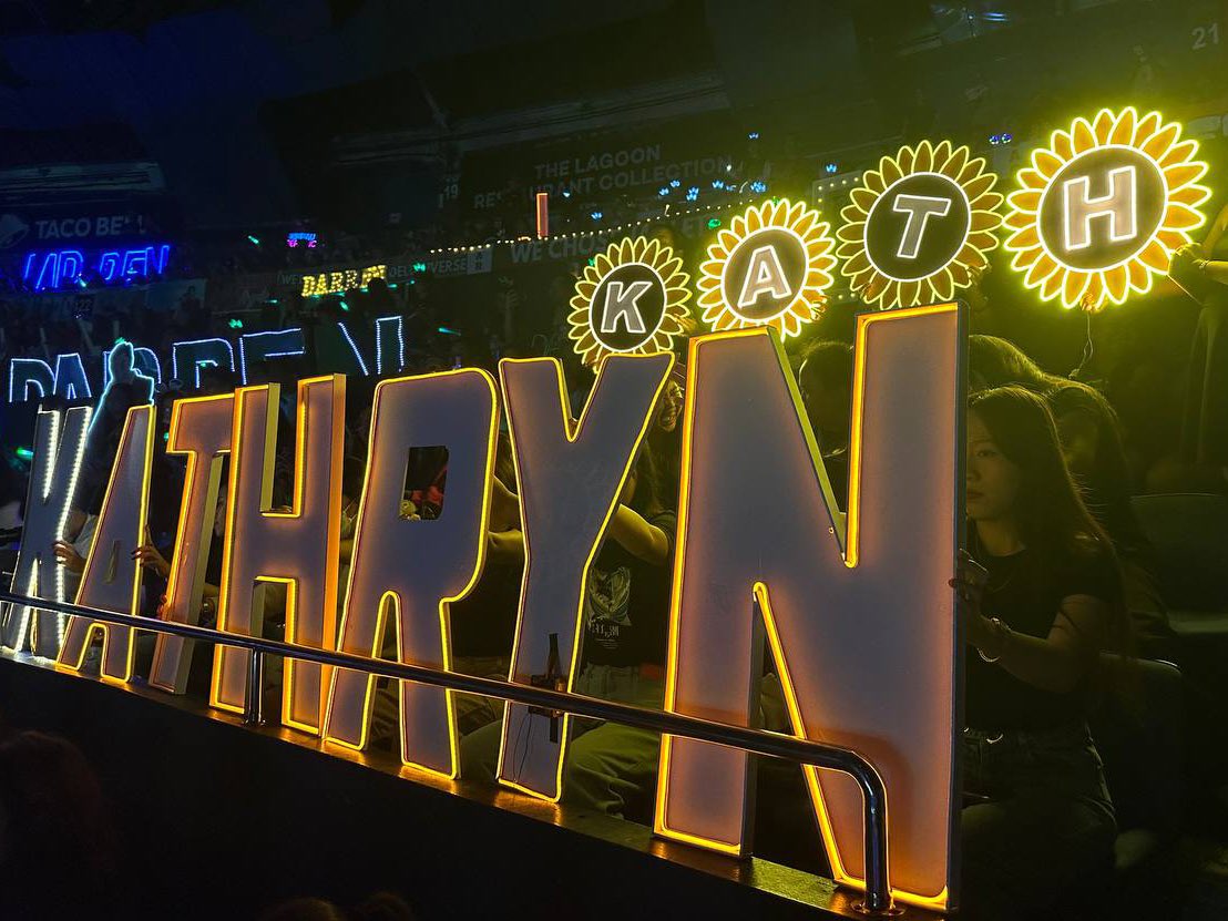 KaDreamersWorld's tweet photo. We're here! 

Through and through, KATHNIELS for Kathryn and Daniel. 💙

#OneLoveForKathryn
#AllOutForDJP https://t.co/oS0okOjSDV