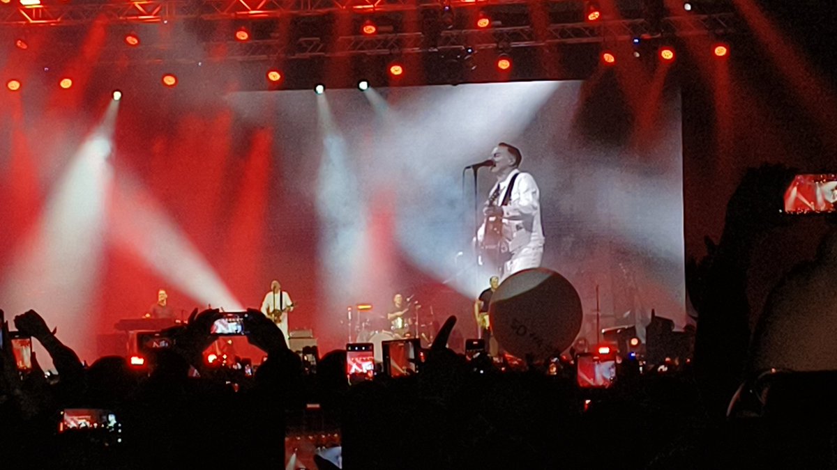KedarPutri's tweet photo. @bryanadams I am So Grateful and Thankful to God that I got to breathe the same air as you. My belief in you got more fortified during the Kolkata concert.Your kindness and love made my heart full.I left the concert wanting to be a better and a responsible human.MamaJaneLoveyou! https://t.co/7DsapMFdF2