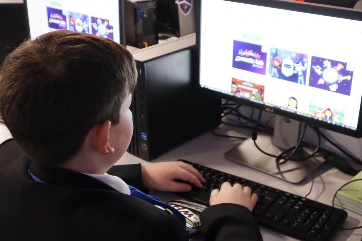 HalewoodAcademy's tweet photo. Well done Year 7, your computer science lessons have been focused on celebrating #CSEdWeek and honouring Admiral Grace Murray Hopper’s legacy! 🚀 This year’s #LookingBackLeapingForward theme highlights coding, creativity, and problem-solving. 💻#MomentsMattersAttendanceCounts https://t.co/6bRpJ8Qk8D