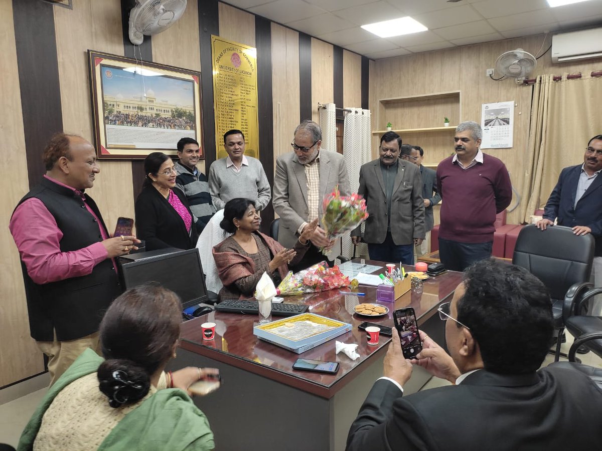 AppliedEconLU's tweet photo. Congratulations Prof. @_archanasingh Ma'am 
Head (Department of Applied Economics)
Dean ( Faculty of Commerce)

@lkouniv @dswlkouniv https://t.co/EvYut7YOCm
