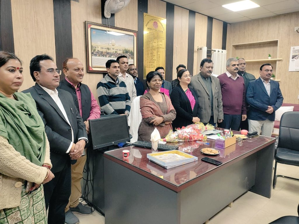 AppliedEconLU's tweet photo. Congratulations Prof. @_archanasingh Ma'am 
Head (Department of Applied Economics)
Dean ( Faculty of Commerce)

@lkouniv @dswlkouniv https://t.co/EvYut7YOCm