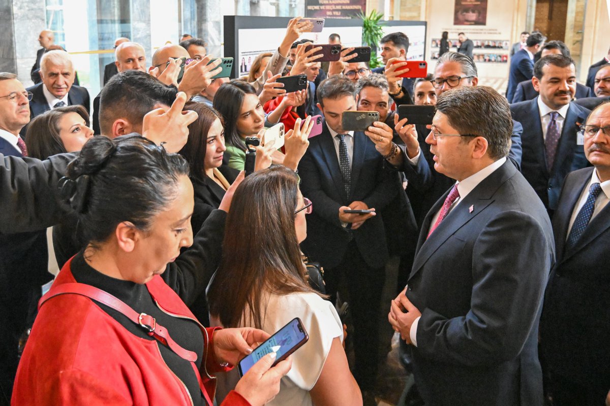 Adalet Bakanlığımızın 2025 Yılı Merkezi Yönetim Bütçe Kanunu Teklifi ile 2023 Yılı Merkezi Yönetim Kesin Hesap Kanun Teklifinin görüşmeleri için #TBMM Genel Kurulundayız. 

<a href="/TBMMGenelKurulu/">TBMM Genel Kurulu</a> 
<a href="/TBMMresmi/">TBMM</a>